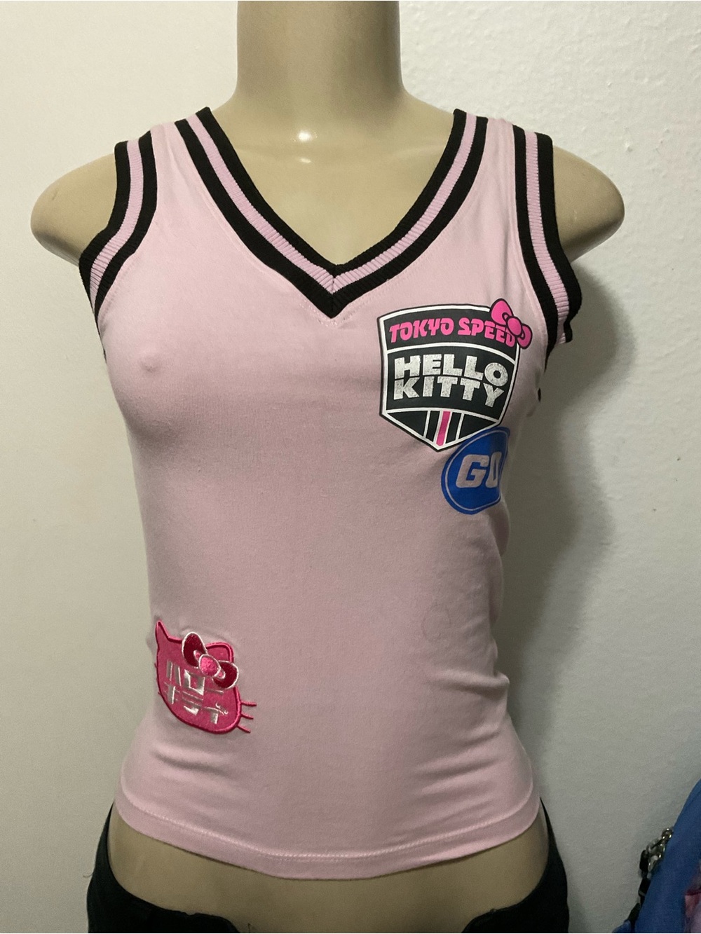 Hello Kitty women’s Pink Sleeveless V-Neck sweater vest Top size XS
